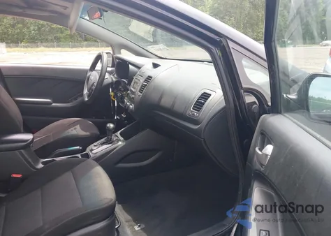 2018 Kia Forte Lx z USA, uszkodzony, nr VIN 3KPFK4A74JE227773